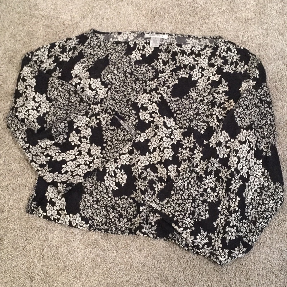 Nine West silk bias cut boatneck blouse. Black/white floral print. 3/4 batwing M
